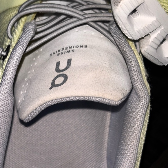 On Cloud 5 running shoes in "Hay/Frost" W SZ9 - Picture 5 of 13